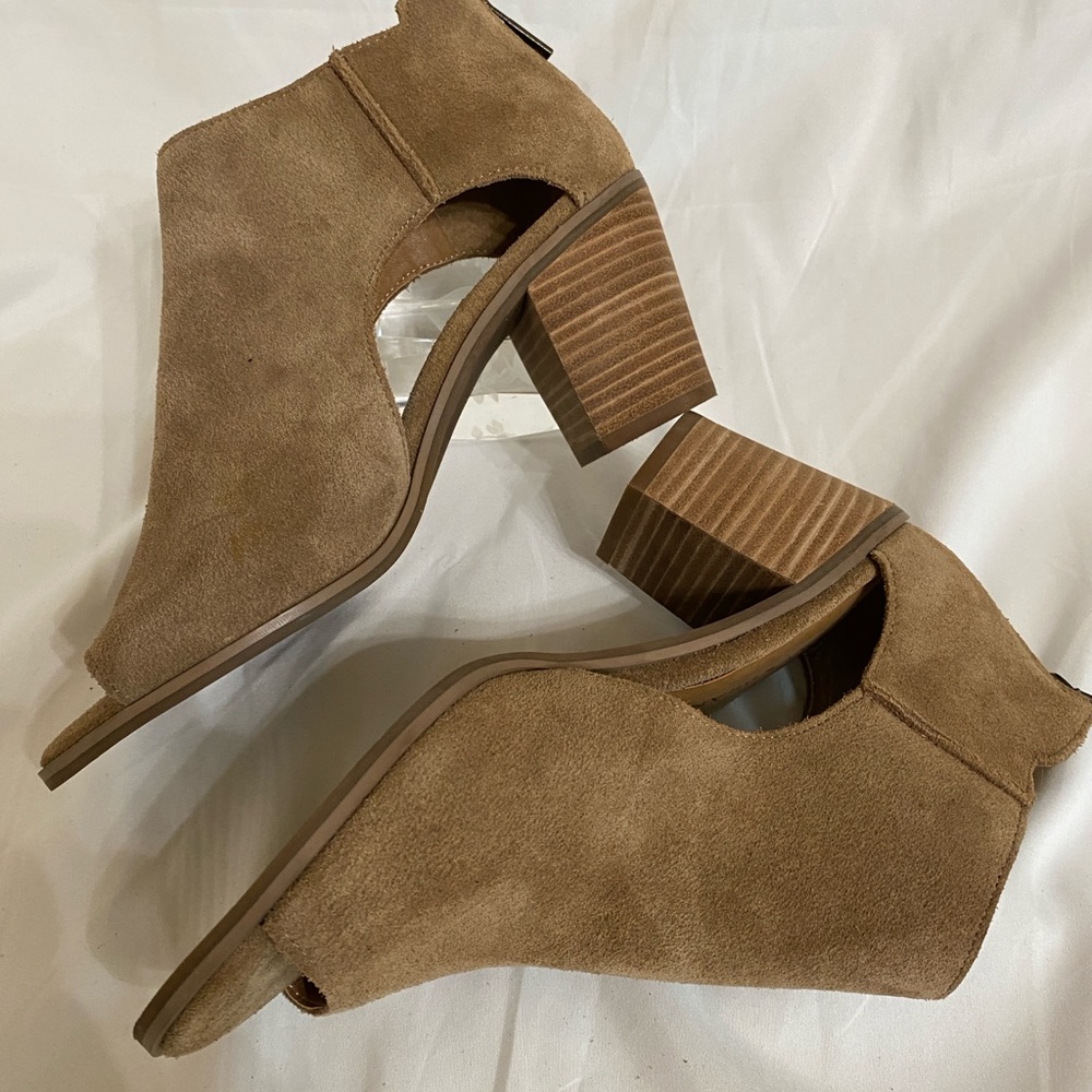 Lucky Brand Keight Tan Suede Peep-Toe Heeled Boots, Women’s Size 7 - Picture 3 of 9